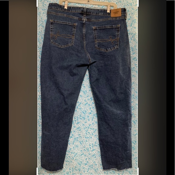 Denizen from Levi’s Mid Rise Boyfriend / Distressed Denim Jeans, Size: 18 - Picture 2 of 6